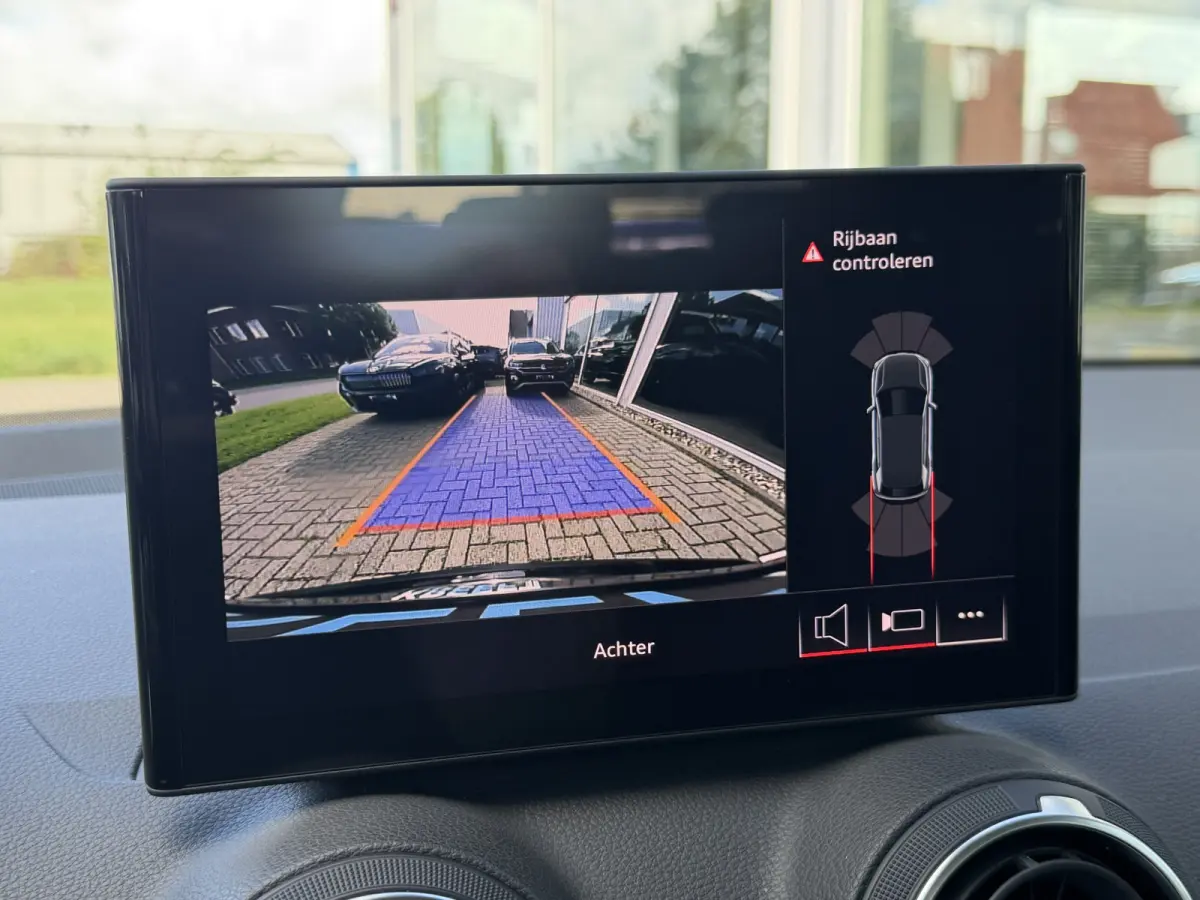 35 TFSI S Edition Camera | App connect
