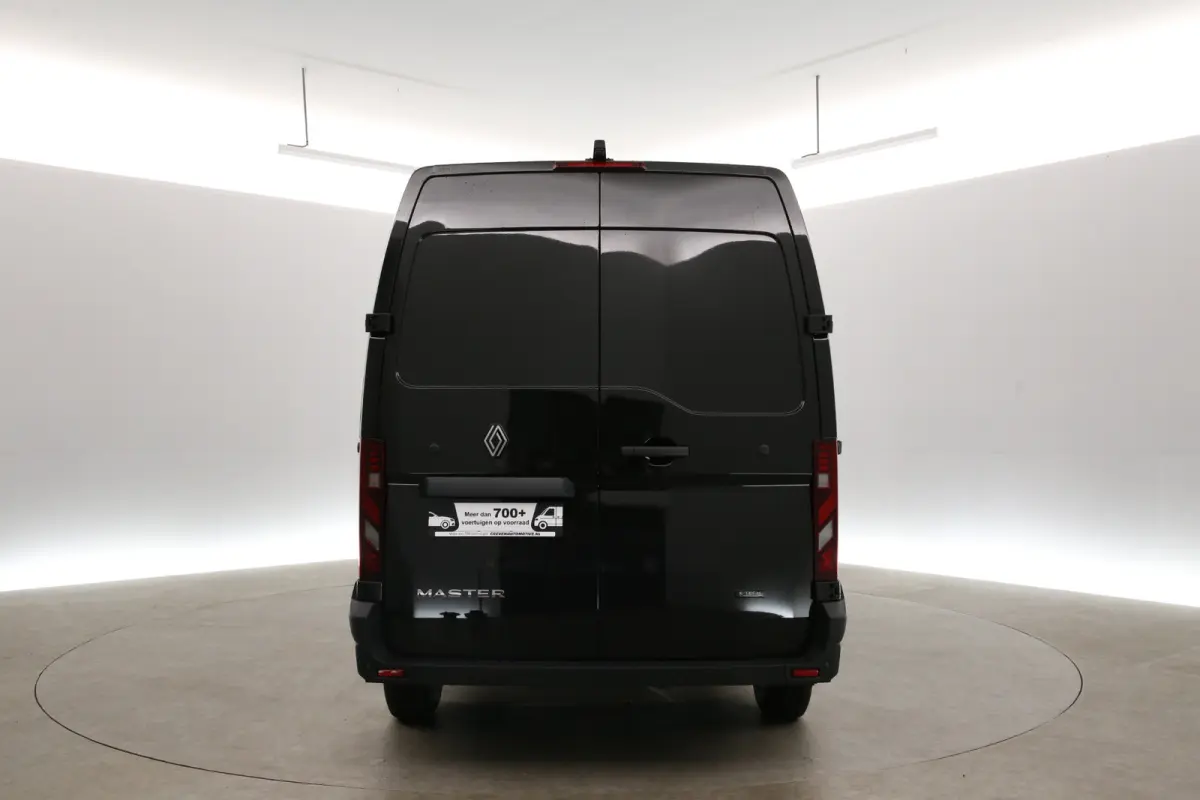 3,5t Long Range 87 kWh L2H2 | NIEUW | Snelladen | SOH 99% | Clima | Carplay | 2500kg Trekgew. | Virtual | Camera | 3 Zits | LED