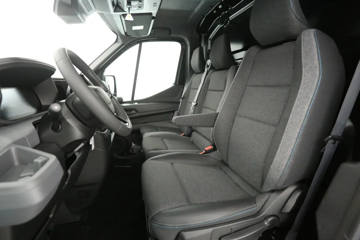 3,5t Long Range 87 kWh L2H2 | NIEUW | Snelladen | SOH 99% | Clima | Carplay | 2500kg Trekgew. | Virtual | Camera | 3 Zits | LED