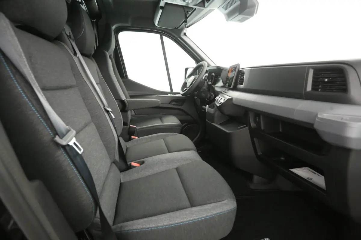 3,5t Long Range 87 kWh L2H2 | NIEUW | Snelladen | SOH 99% | Clima | Carplay | 2500kg Trekgew. | Virtual | Camera | 3 Zits | LED