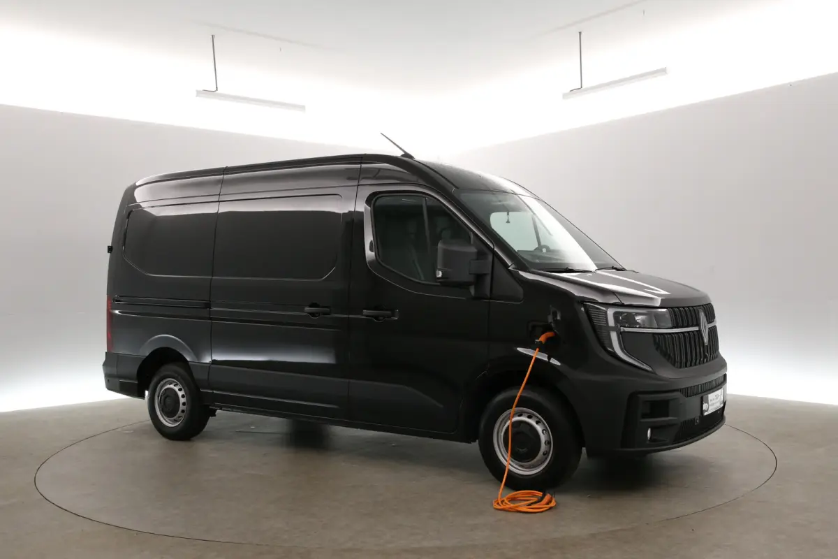 3,5t Long Range 87 kWh L2H2 | NIEUW | Snelladen | SOH 99% | Clima | Carplay | 2500kg Trekgew. | Virtual | Camera | 3 Zits | LED