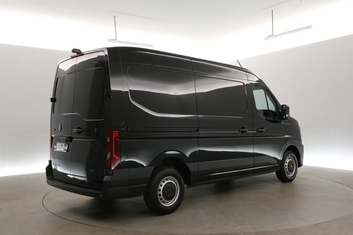 3,5t Long Range 87 kWh L2H2 | NIEUW | Snelladen | SOH 99% | Clima | Carplay | 2500kg Trekgew. | Virtual | Camera | 3 Zits | LED
