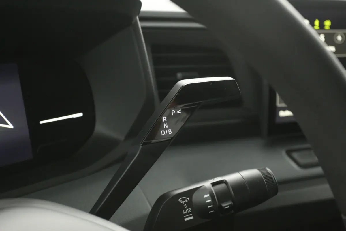 3,5t Long Range 87 kWh L2H2 | NIEUW | Snelladen | SOH 99% | Clima | Carplay | 2500kg Trekgew. | Virtual | Camera | 3 Zits | LED