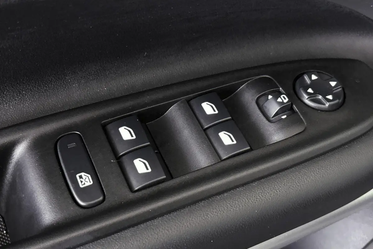 1.2 e-Hybrid Summit Stoelverwarming Keyless JBL Camera Apple CarPlay