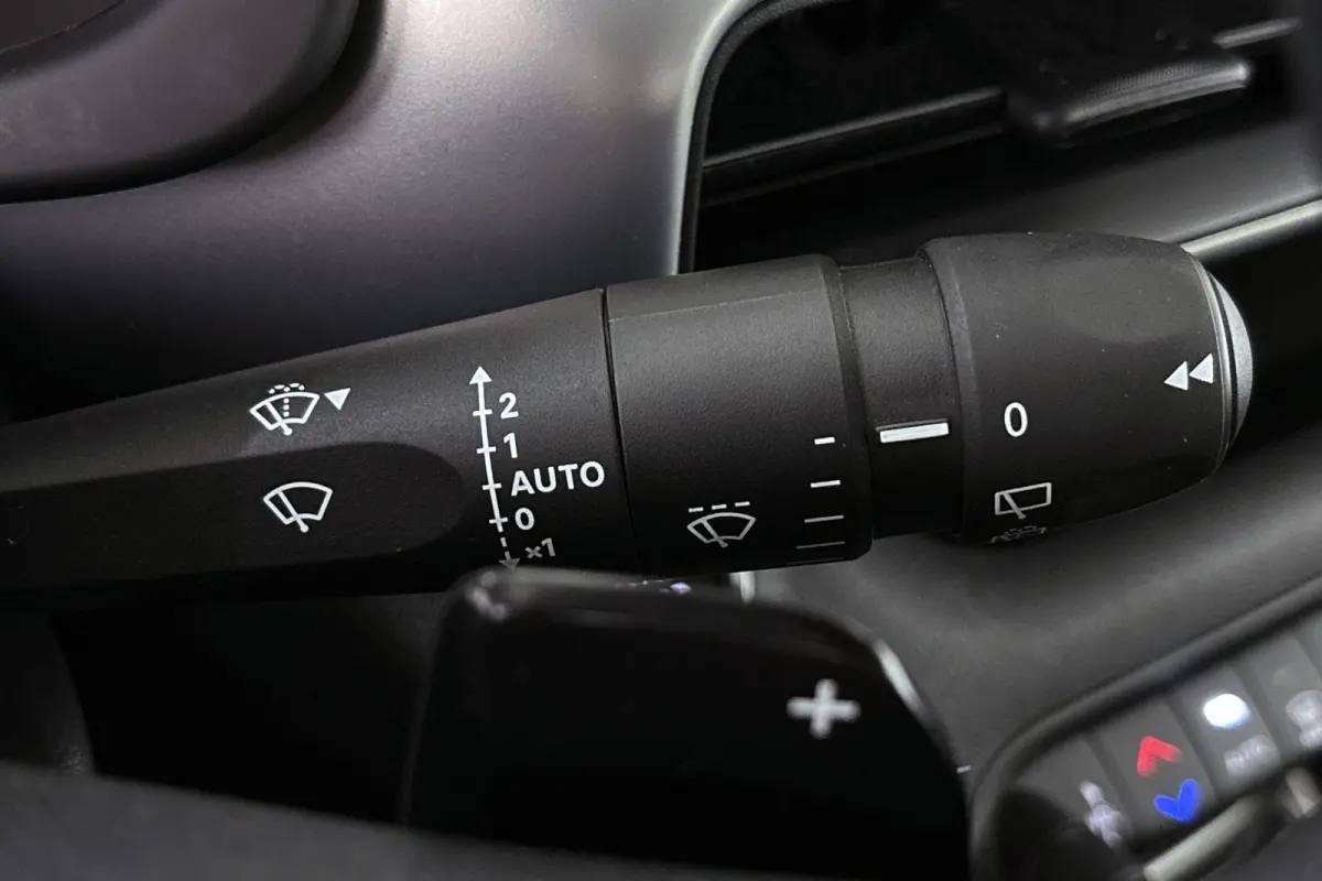 1.2 e-Hybrid Summit Stoelverwarming Keyless JBL Camera Apple CarPlay