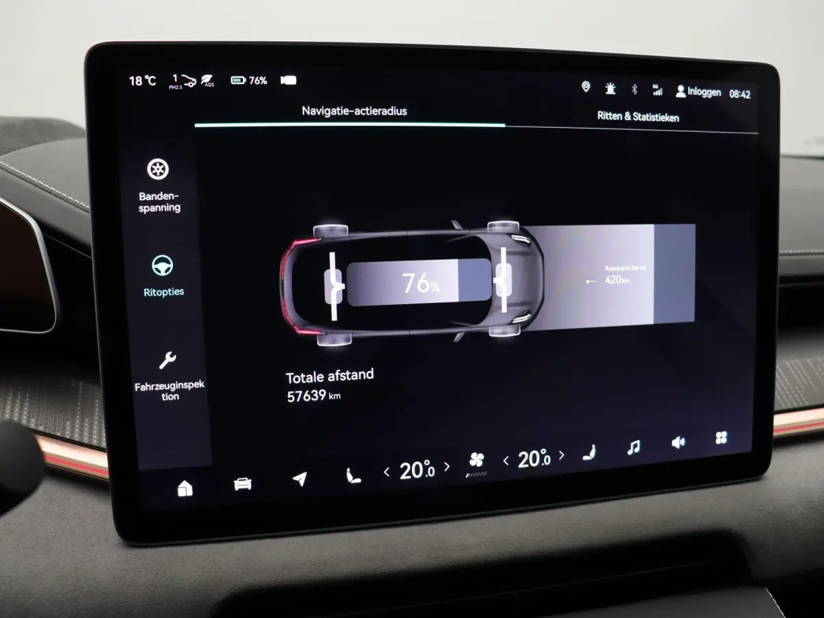 AWD Performance 100 kWh | SOH 97% | | WLPT 590km | Head Up Display | 200kw laadcapaciteit | Alcantara interieur | Memory seats | 2000 kg trekgewicht |