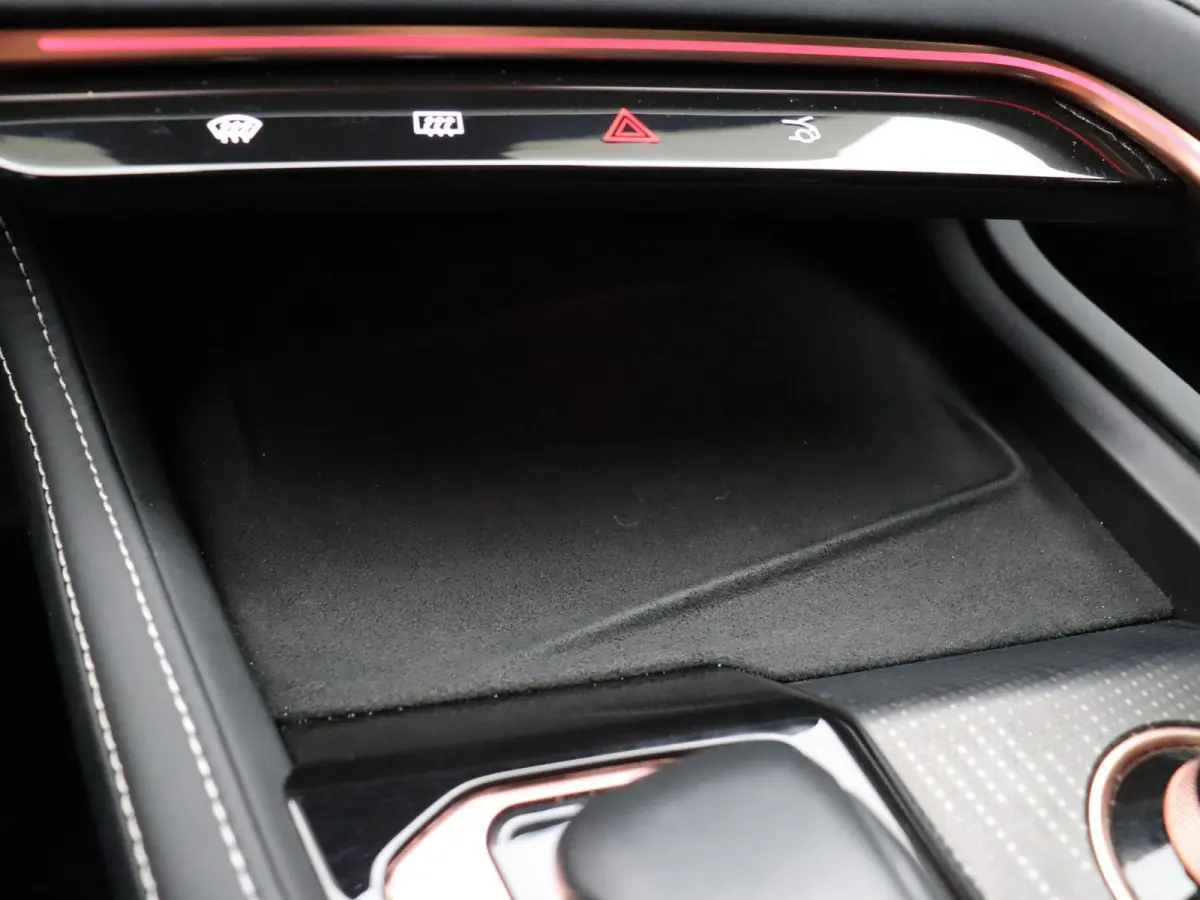 AWD Performance 100 kWh | SOH 97% | | WLPT 590km | Head Up Display | 200kw laadcapaciteit | Alcantara interieur | Memory seats | 2000 kg trekgewicht |