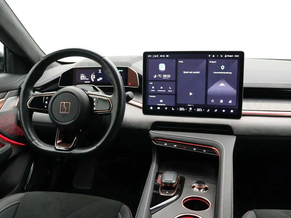 AWD Performance 100 kWh | SOH 97% | | WLPT 590km | Head Up Display | 200kw laadcapaciteit | Alcantara interieur | Memory seats | 2000 kg trekgewicht |
