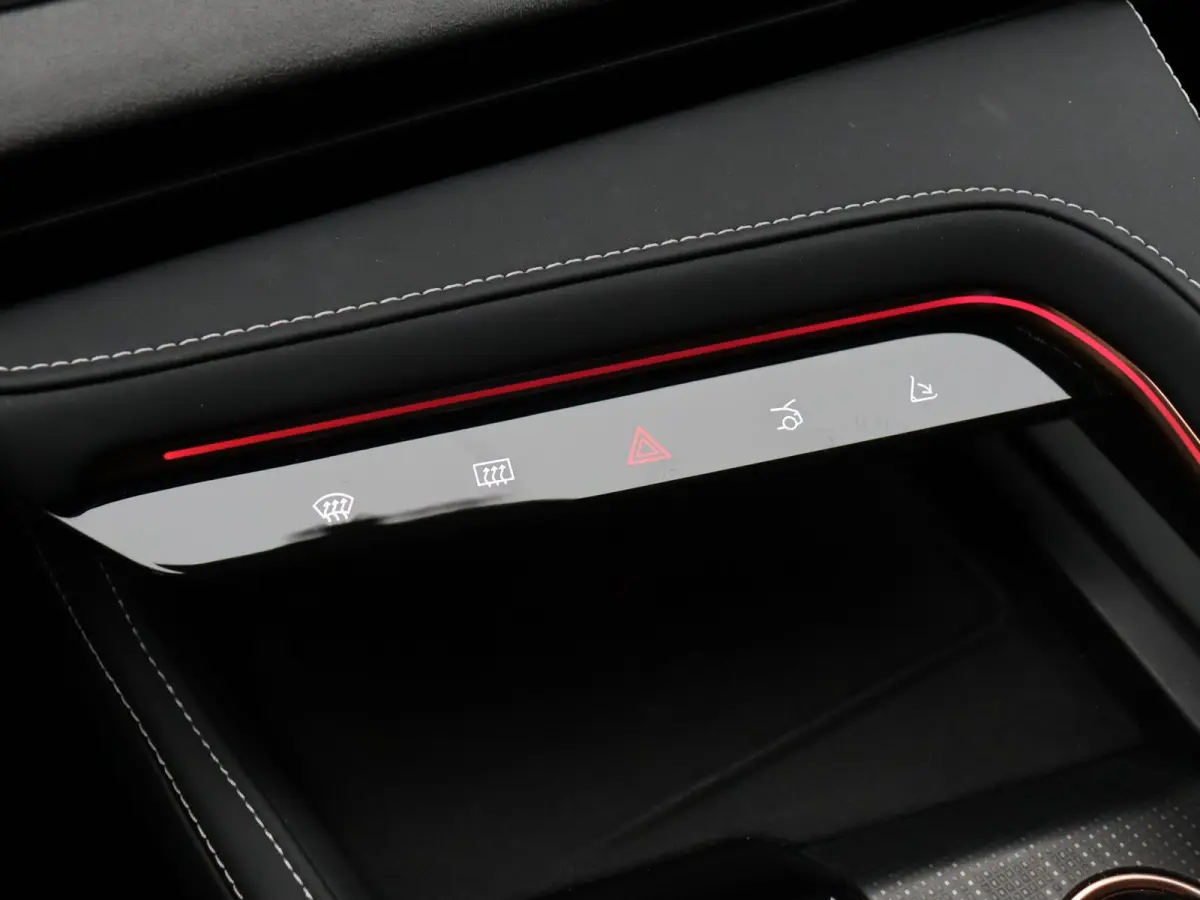 AWD Performance 100 kWh | SOH 97% | | WLPT 590km | Head Up Display | 200kw laadcapaciteit | Alcantara interieur | Memory seats | 2000 kg trekgewicht |