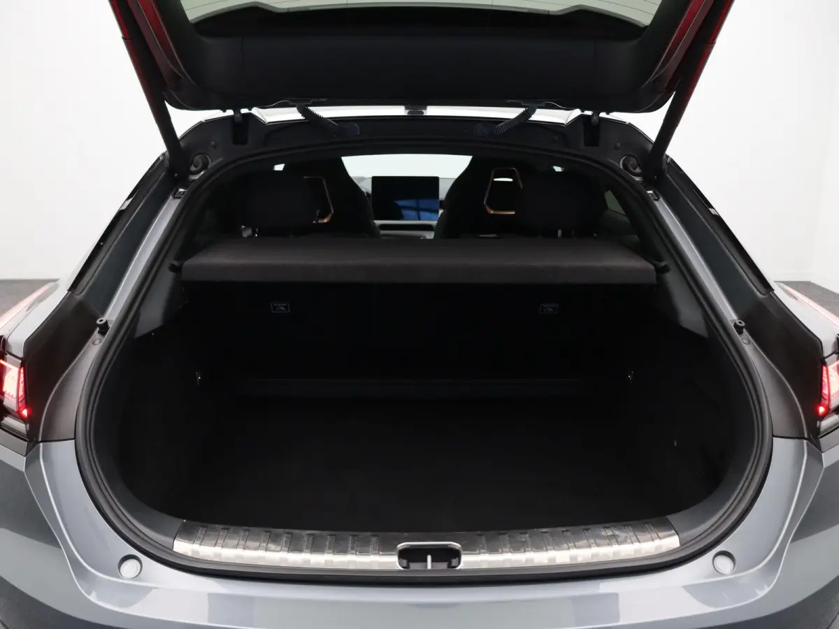AWD Performance 100 kWh | SOH 97% | | WLPT 590km | Head Up Display | 200kw laadcapaciteit | Alcantara interieur | Memory seats | 2000 kg trekgewicht |