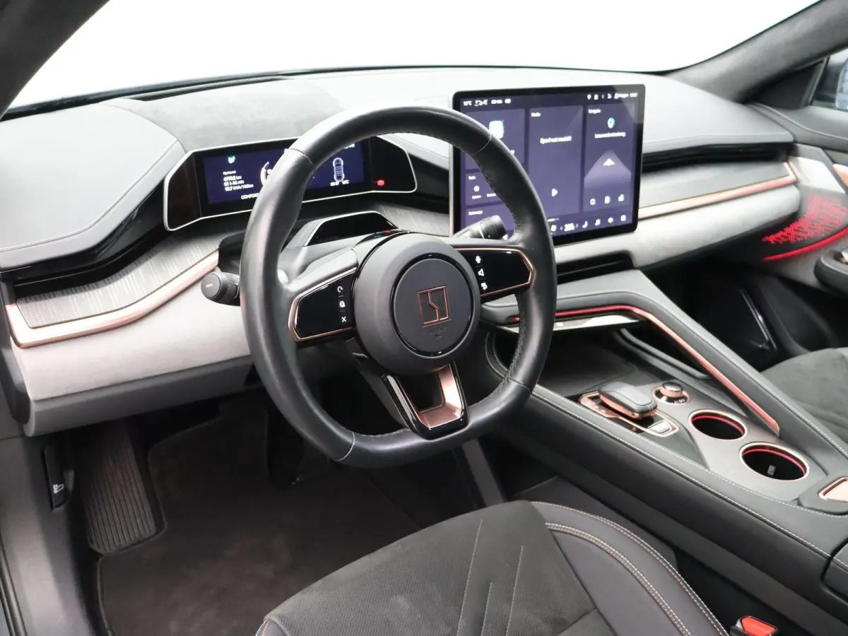 AWD Performance 100 kWh | SOH 97% | | WLPT 590km | Head Up Display | 200kw laadcapaciteit | Alcantara interieur | Memory seats | 2000 kg trekgewicht |