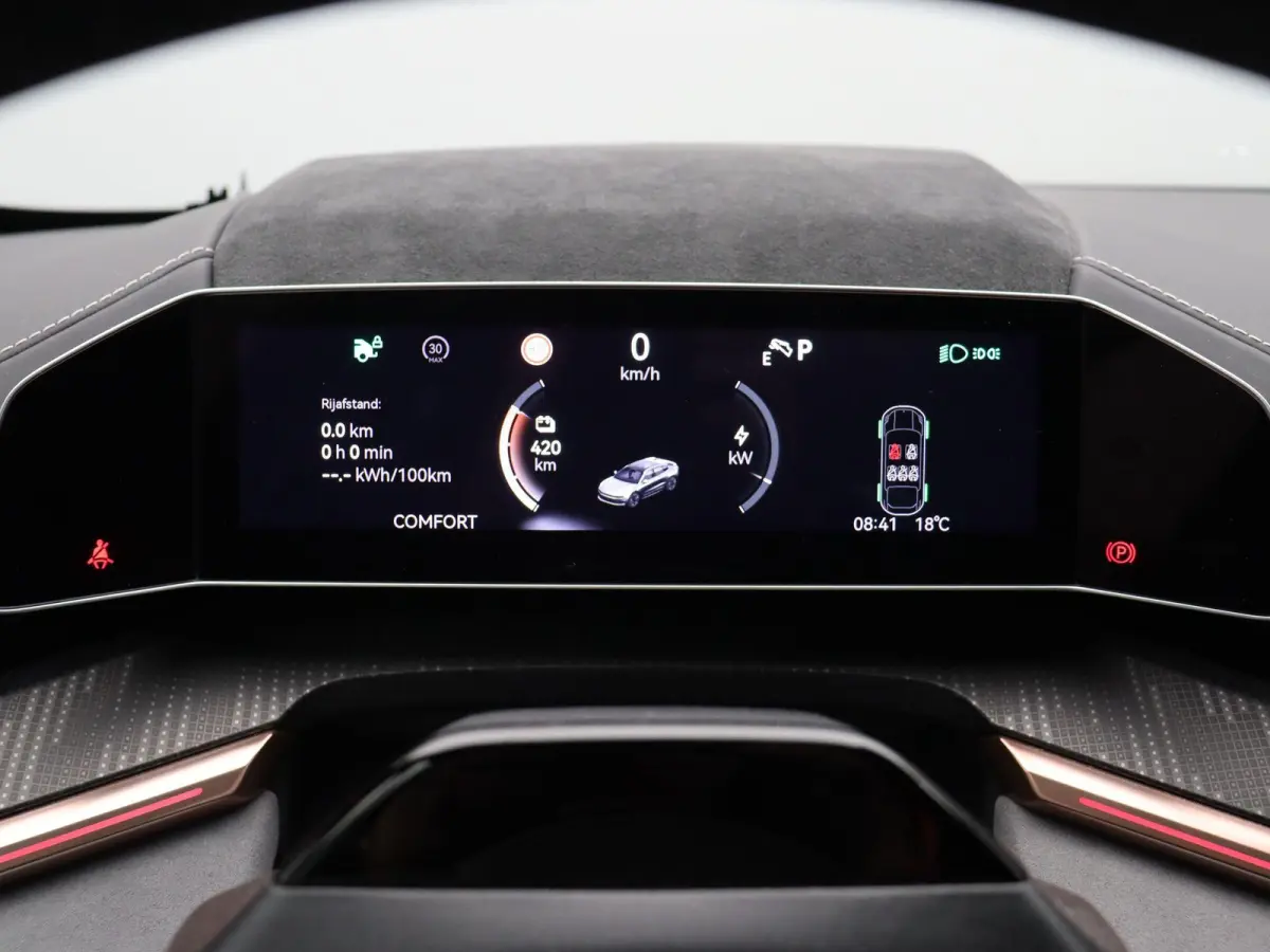 AWD Performance 100 kWh | SOH 97% | | WLPT 590km | Head Up Display | 200kw laadcapaciteit | Alcantara interieur | Memory seats | 2000 kg trekgewicht |
