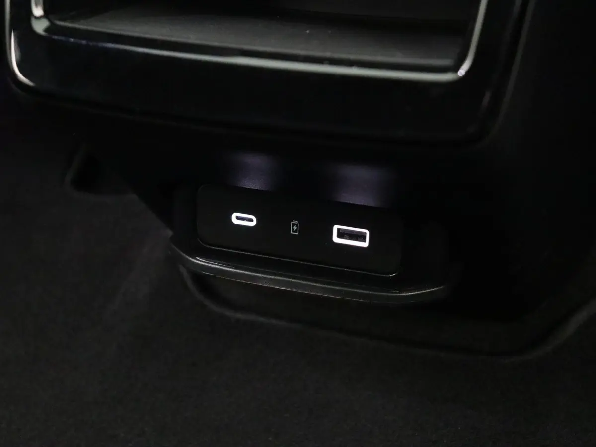 AWD Performance 100 kWh | SOH 97% | | WLPT 590km | Head Up Display | 200kw laadcapaciteit | Alcantara interieur | Memory seats | 2000 kg trekgewicht |