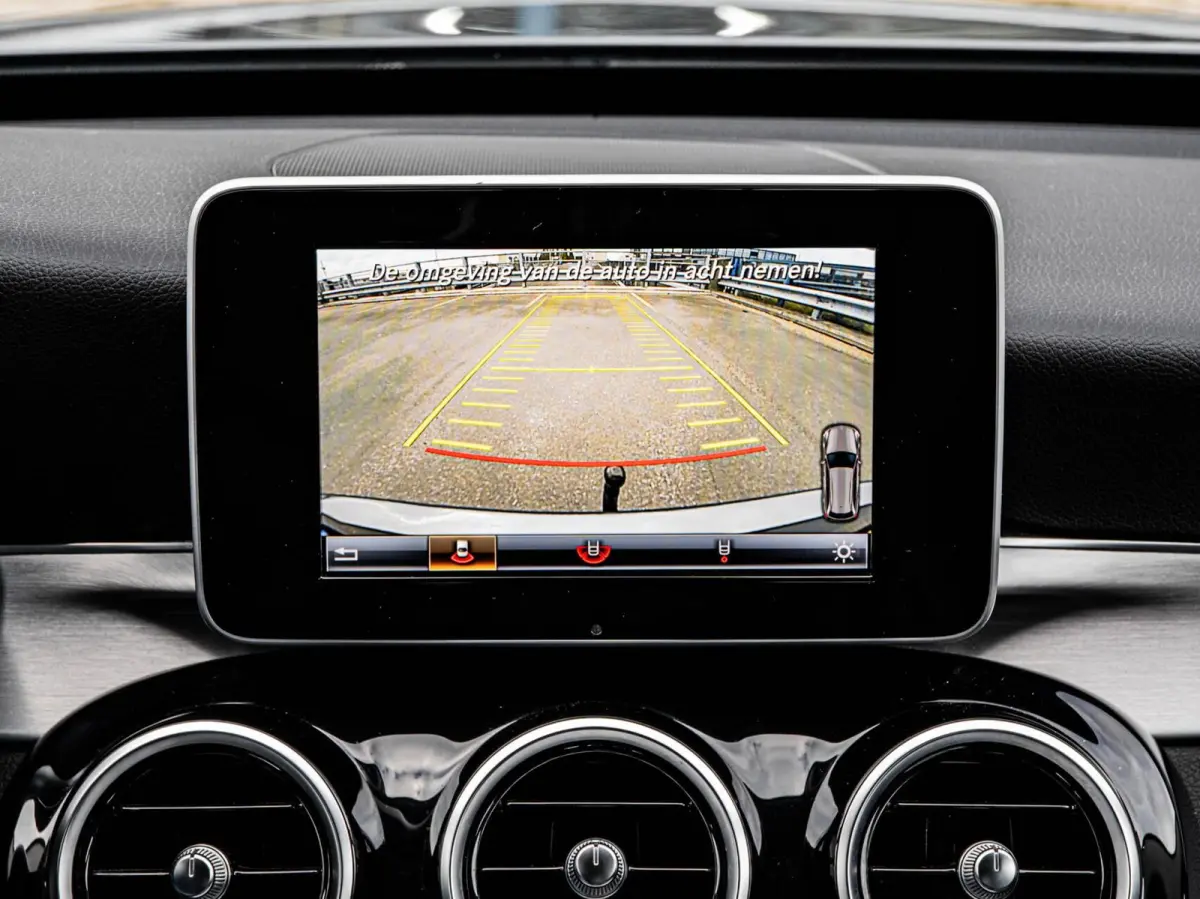 180 Premium | LED | Trekhaak | Camera | Apple CarPlay/Android Auto | Stoelverwarming | Dodehoekdetectie | Dealeronderhouden