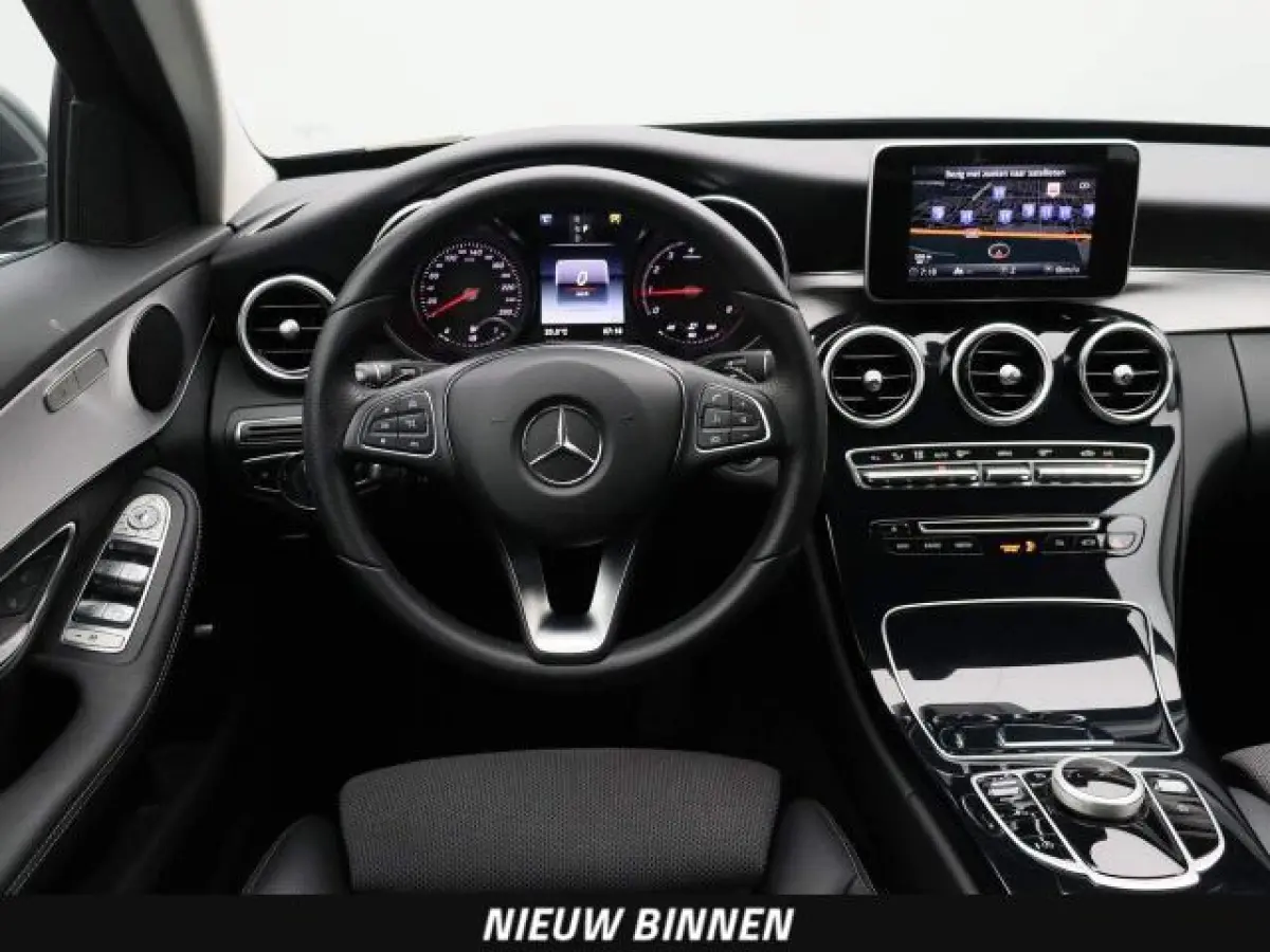 180 Premium | LED | Trekhaak | Camera | Apple CarPlay/Android Auto | Stoelverwarming | Dodehoekdetectie | Dealeronderhouden