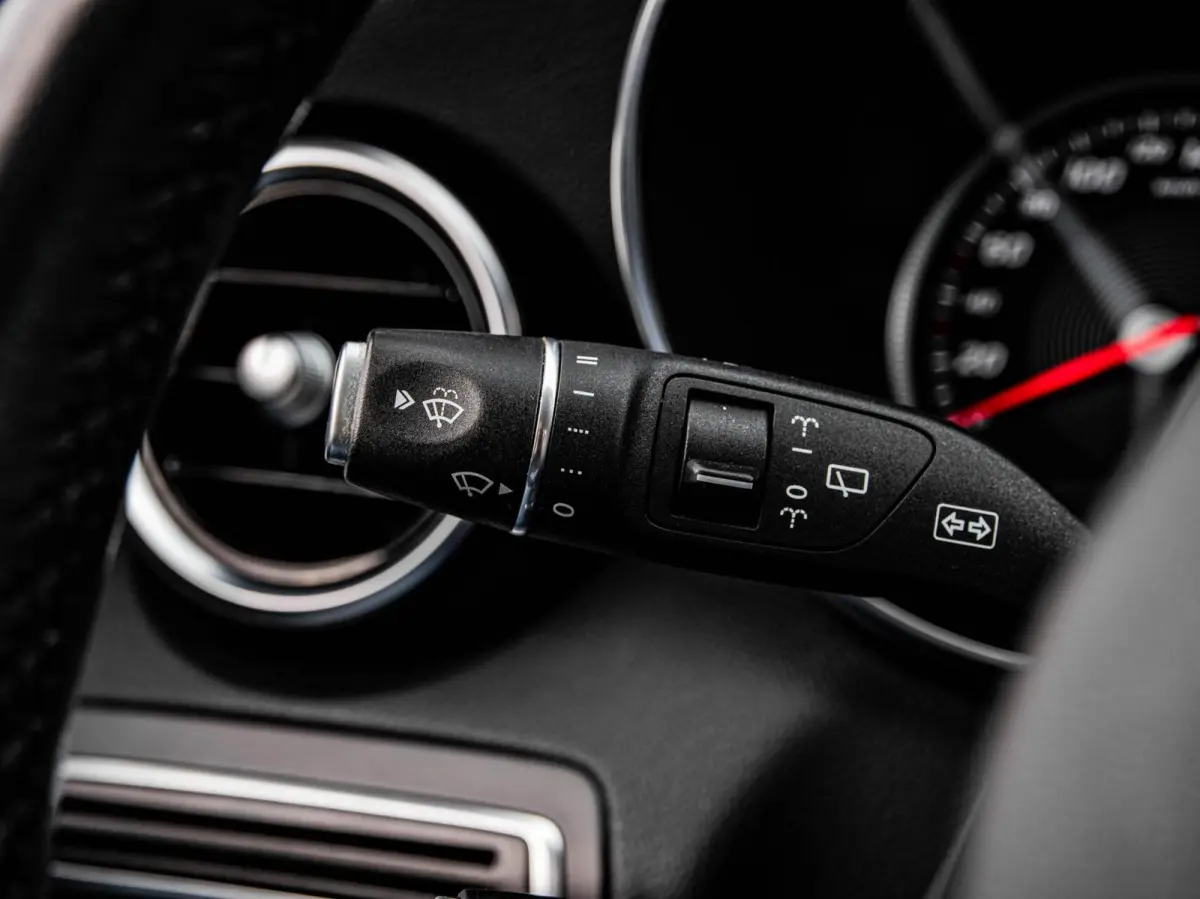 180 Premium | LED | Trekhaak | Camera | Apple CarPlay/Android Auto | Stoelverwarming | Dodehoekdetectie | Dealeronderhouden