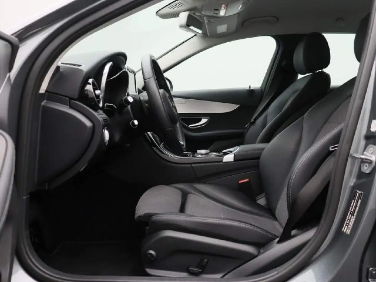 180 Premium | LED | Trekhaak | Camera | Apple CarPlay/Android Auto | Stoelverwarming | Dodehoekdetectie | Dealeronderhouden