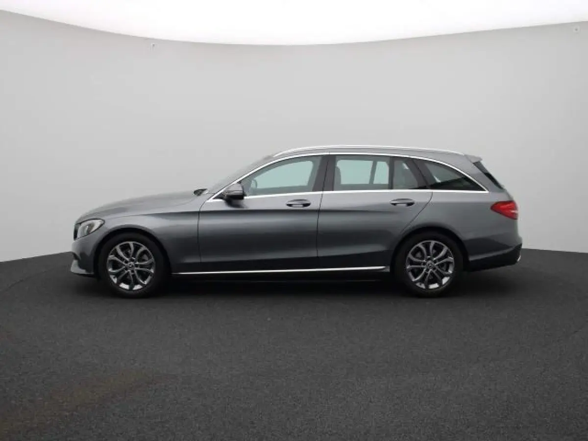 180 Premium | LED | Trekhaak | Camera | Apple CarPlay/Android Auto | Stoelverwarming | Dodehoekdetectie | Dealeronderhouden