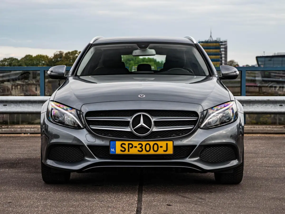 180 Premium | LED | Trekhaak | Camera | Apple CarPlay/Android Auto | Stoelverwarming | Dodehoekdetectie | Dealeronderhouden