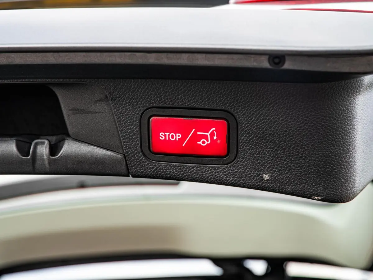 180 Premium | LED | Trekhaak | Camera | Apple CarPlay/Android Auto | Stoelverwarming | Dodehoekdetectie | Dealeronderhouden