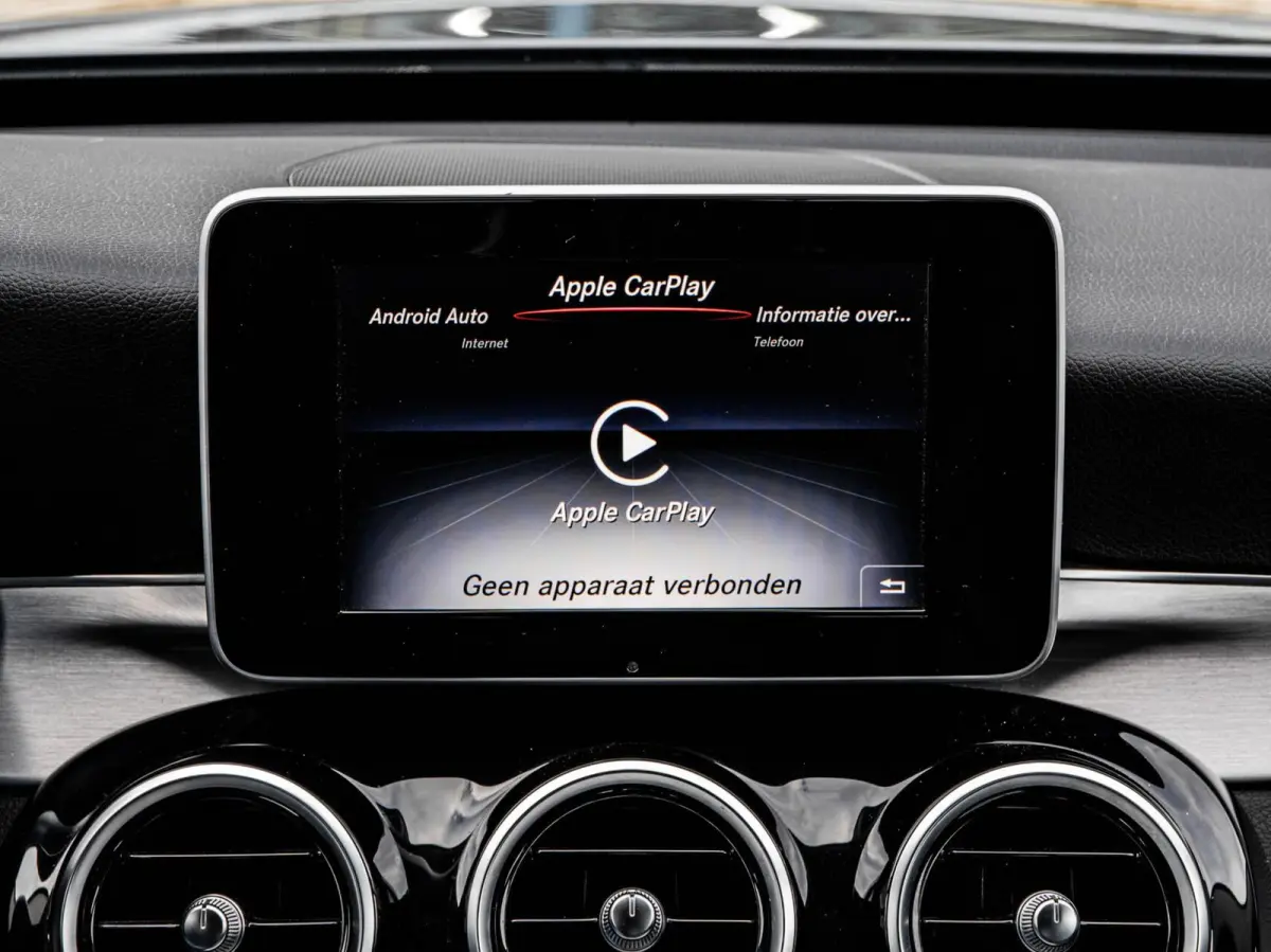 180 Premium | LED | Trekhaak | Camera | Apple CarPlay/Android Auto | Stoelverwarming | Dodehoekdetectie | Dealeronderhouden