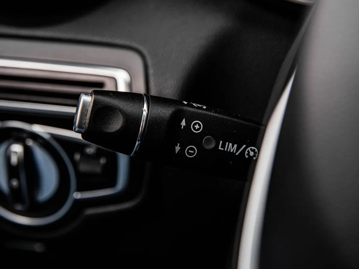 180 Premium | LED | Trekhaak | Camera | Apple CarPlay/Android Auto | Stoelverwarming | Dodehoekdetectie | Dealeronderhouden