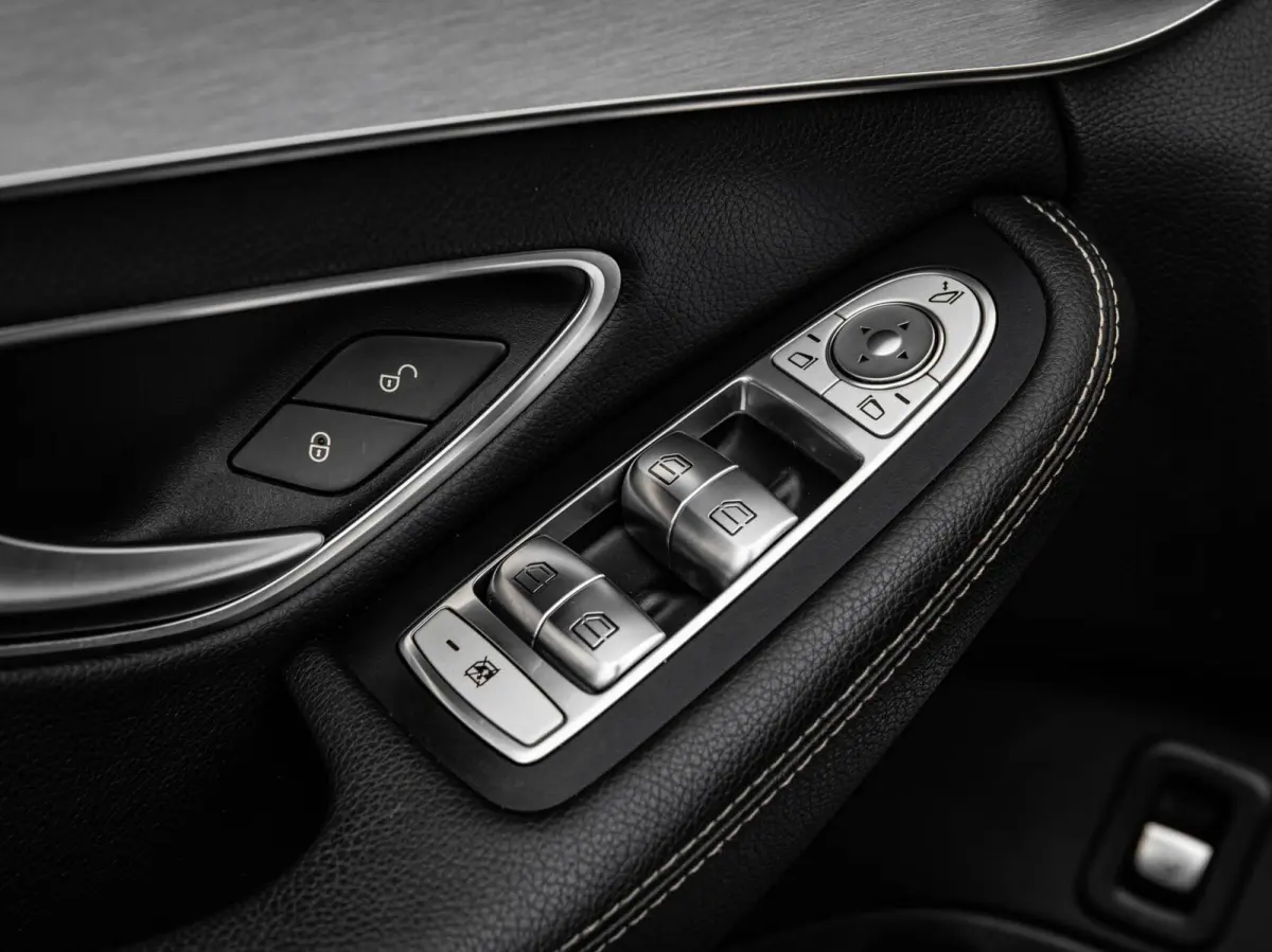 180 Premium | LED | Trekhaak | Camera | Apple CarPlay/Android Auto | Stoelverwarming | Dodehoekdetectie | Dealeronderhouden