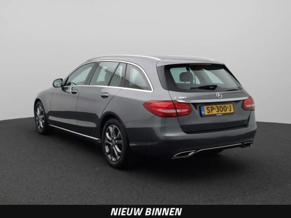 180 Premium | LED | Trekhaak | Camera | Apple CarPlay/Android Auto | Stoelverwarming | Dodehoekdetectie | Dealeronderhouden