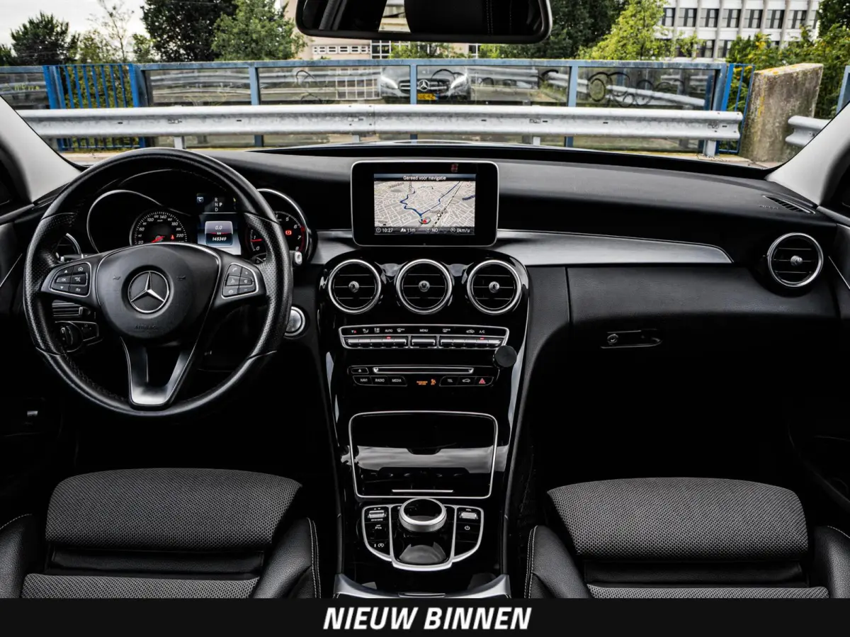 180 Premium | LED | Trekhaak | Camera | Apple CarPlay/Android Auto | Stoelverwarming | Dodehoekdetectie | Dealeronderhouden