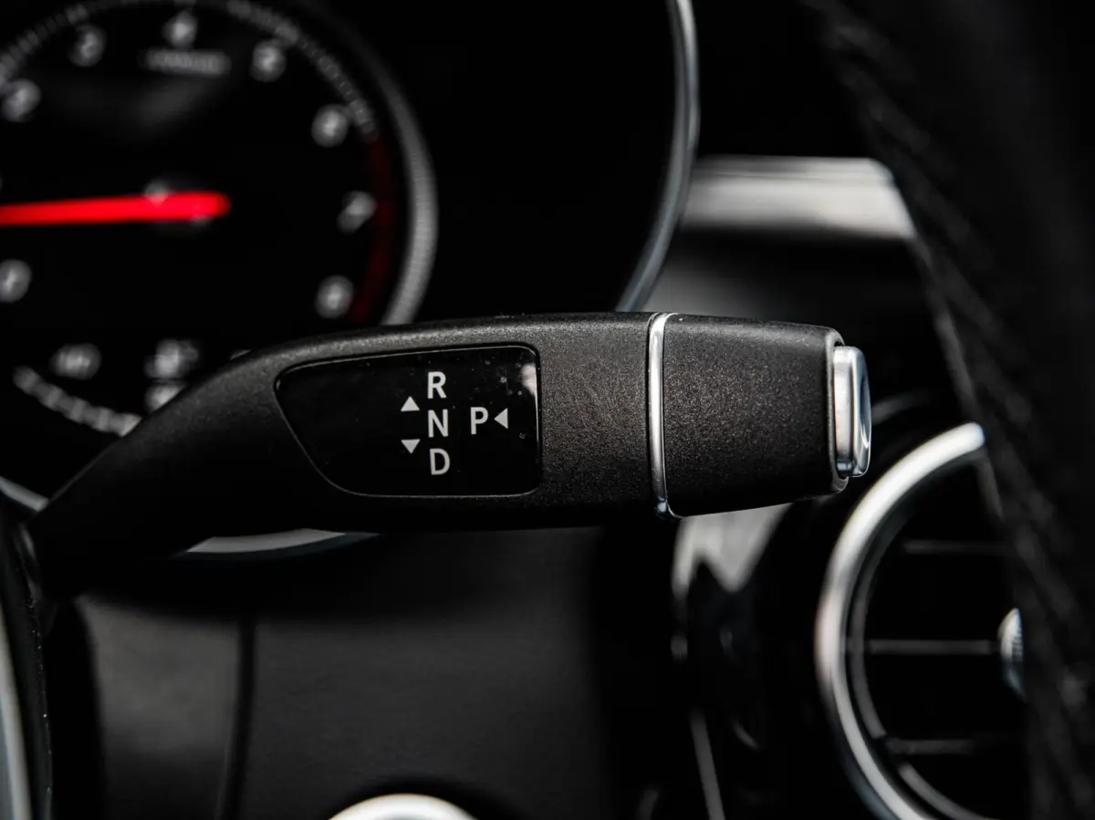 180 Premium | LED | Trekhaak | Camera | Apple CarPlay/Android Auto | Stoelverwarming | Dodehoekdetectie | Dealeronderhouden
