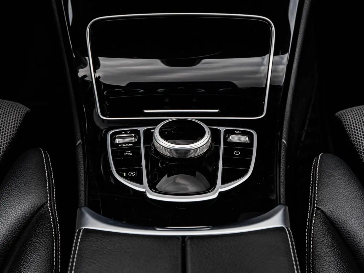 180 Premium | LED | Trekhaak | Camera | Apple CarPlay/Android Auto | Stoelverwarming | Dodehoekdetectie | Dealeronderhouden