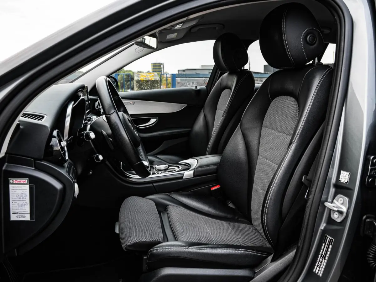 180 Premium | LED | Trekhaak | Camera | Apple CarPlay/Android Auto | Stoelverwarming | Dodehoekdetectie | Dealeronderhouden