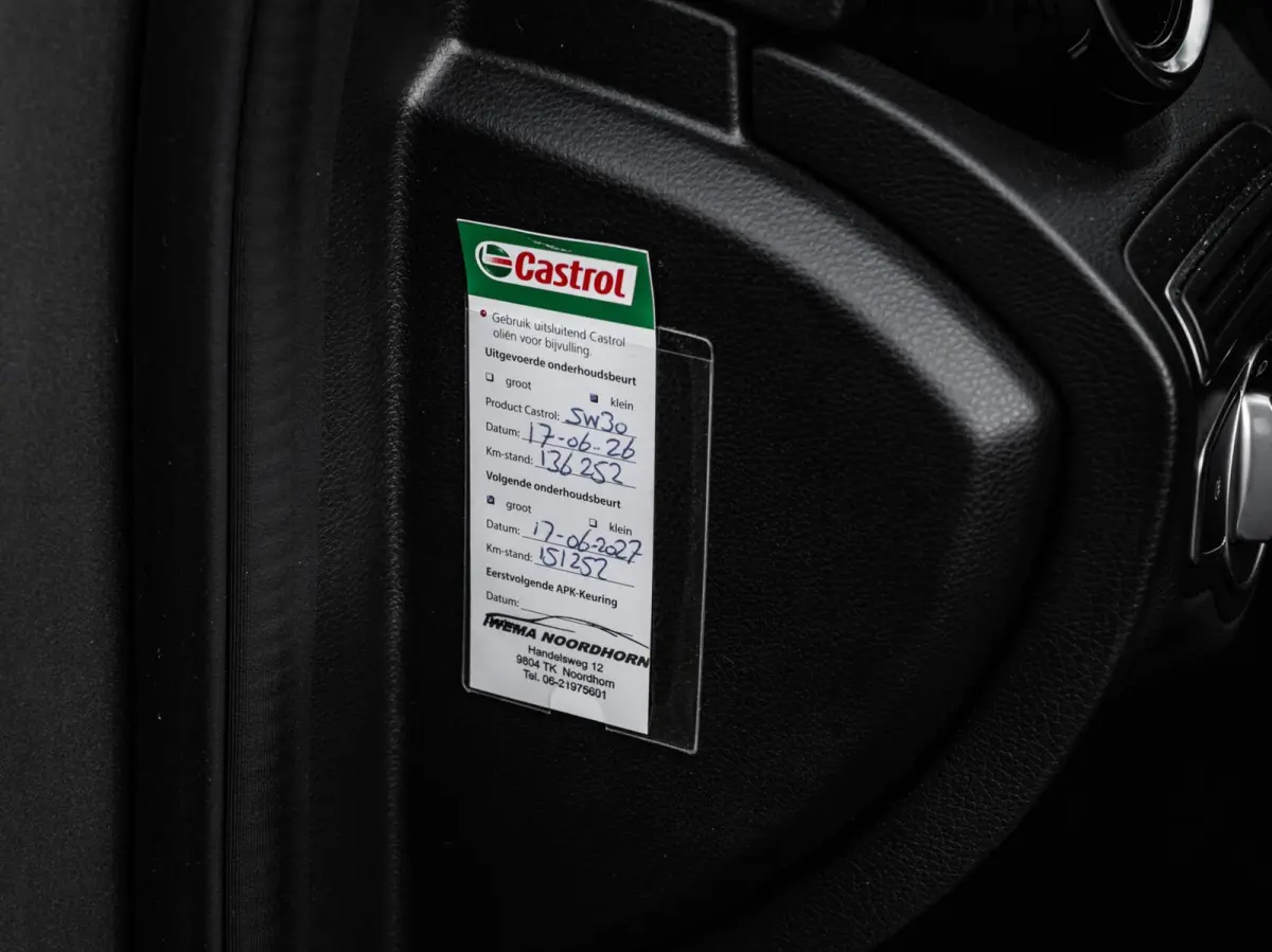 180 Premium | LED | Trekhaak | Camera | Apple CarPlay/Android Auto | Stoelverwarming | Dodehoekdetectie | Dealeronderhouden