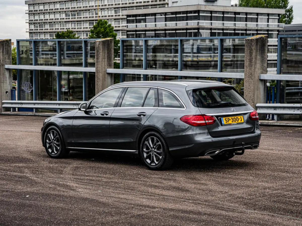 180 Premium | LED | Trekhaak | Camera | Apple CarPlay/Android Auto | Stoelverwarming | Dodehoekdetectie | Dealeronderhouden