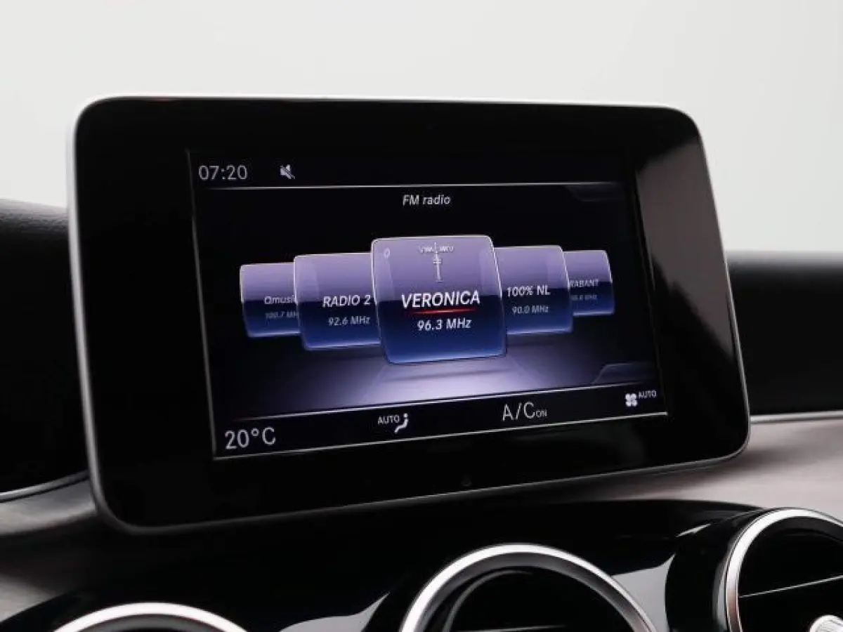 180 Premium | LED | Trekhaak | Camera | Apple CarPlay/Android Auto | Stoelverwarming | Dodehoekdetectie | Dealeronderhouden