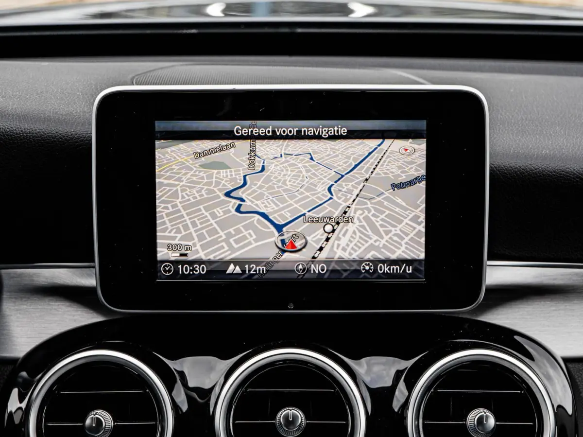 180 Premium | LED | Trekhaak | Camera | Apple CarPlay/Android Auto | Stoelverwarming | Dodehoekdetectie | Dealeronderhouden