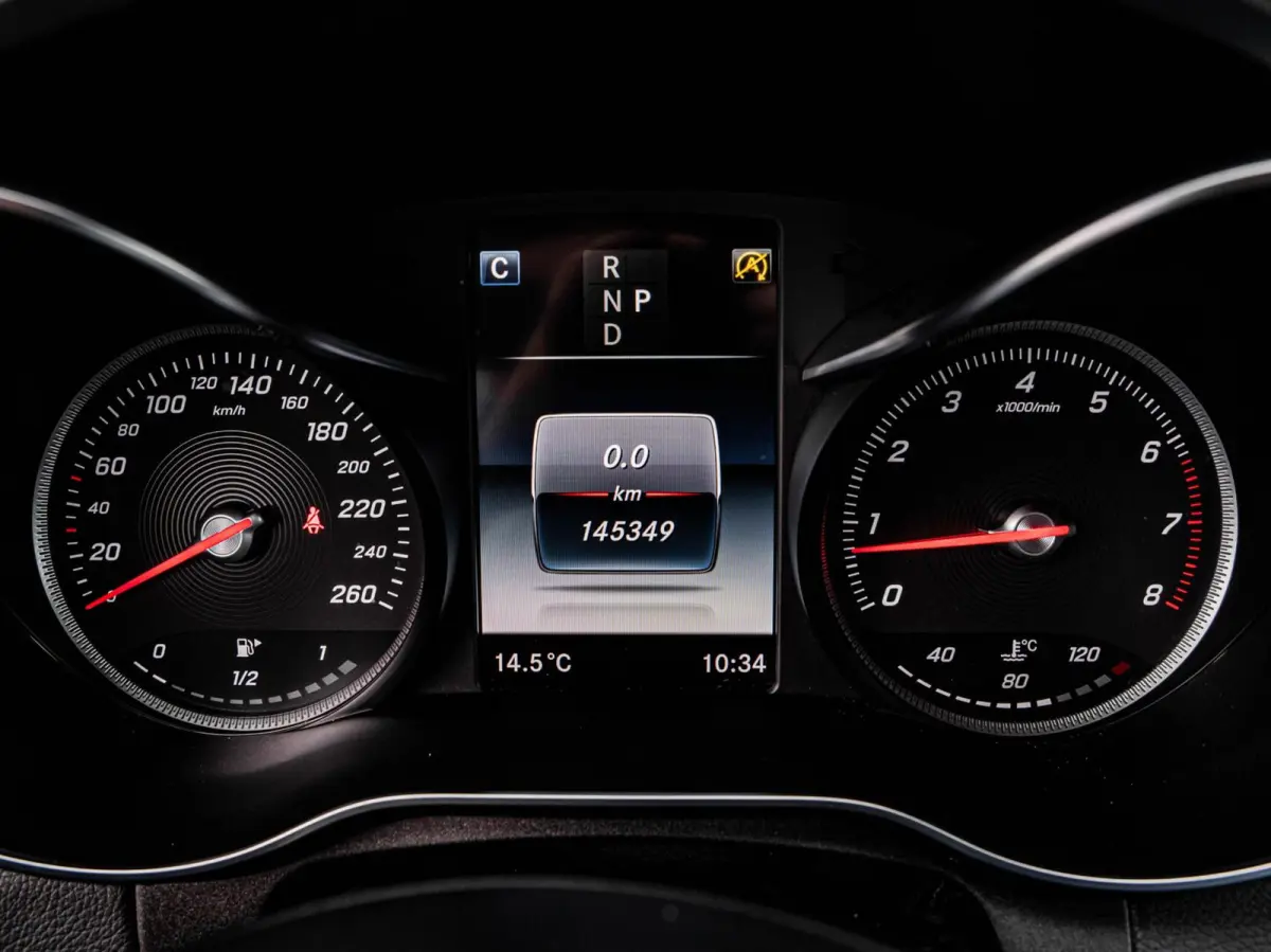 180 Premium | LED | Trekhaak | Camera | Apple CarPlay/Android Auto | Stoelverwarming | Dodehoekdetectie | Dealeronderhouden