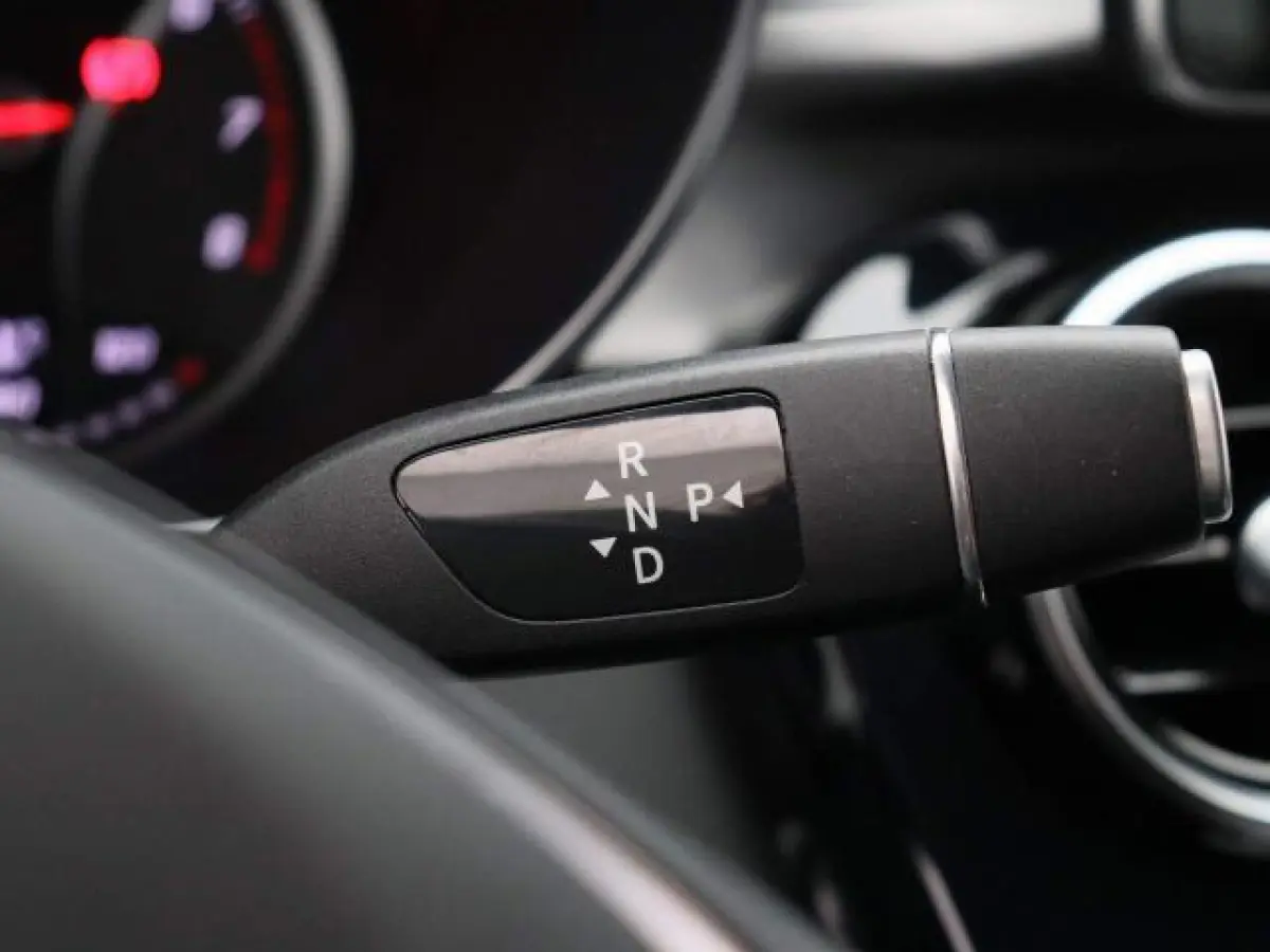 180 Premium | LED | Trekhaak | Camera | Apple CarPlay/Android Auto | Stoelverwarming | Dodehoekdetectie | Dealeronderhouden