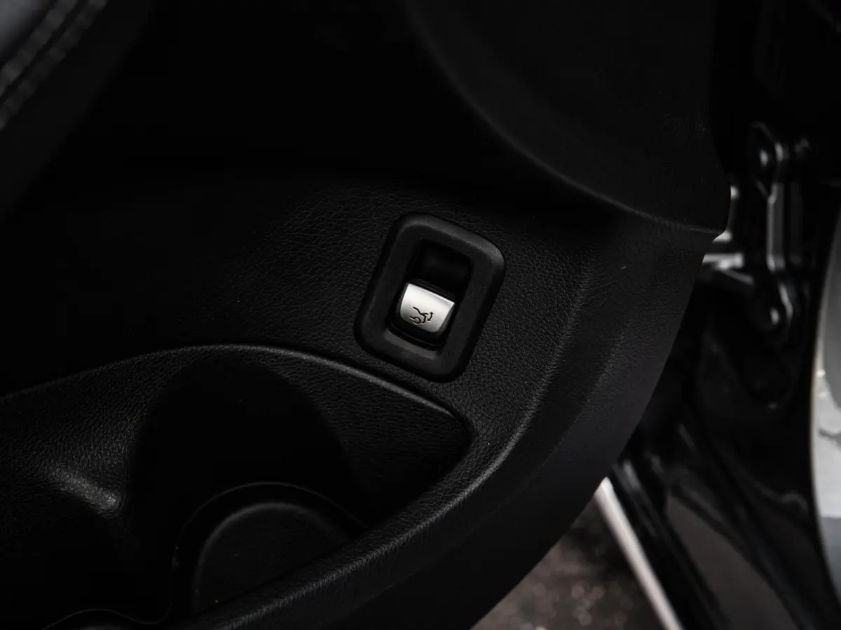 180 Premium | LED | Trekhaak | Camera | Apple CarPlay/Android Auto | Stoelverwarming | Dodehoekdetectie | Dealeronderhouden