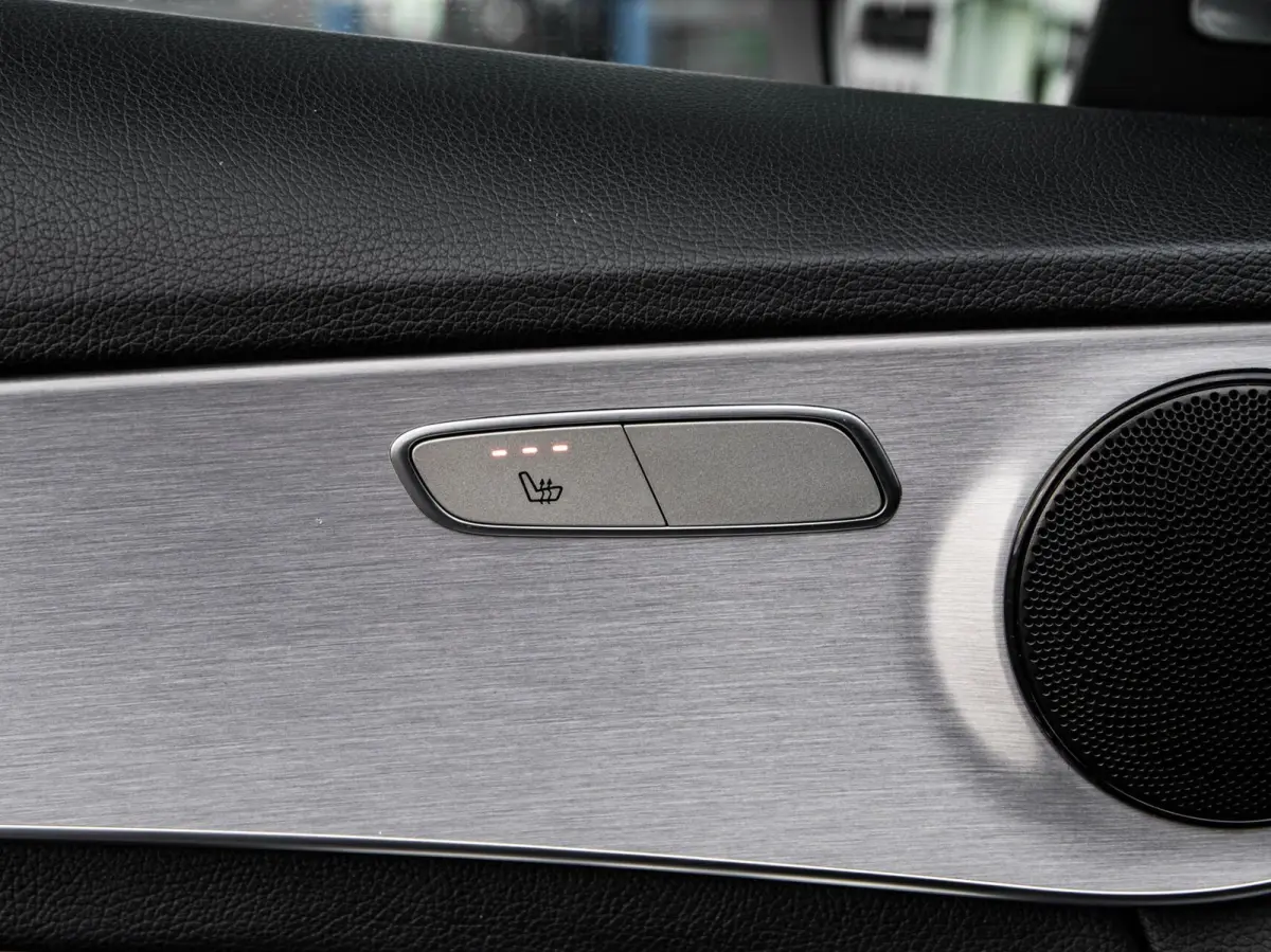 180 Premium | LED | Trekhaak | Camera | Apple CarPlay/Android Auto | Stoelverwarming | Dodehoekdetectie | Dealeronderhouden