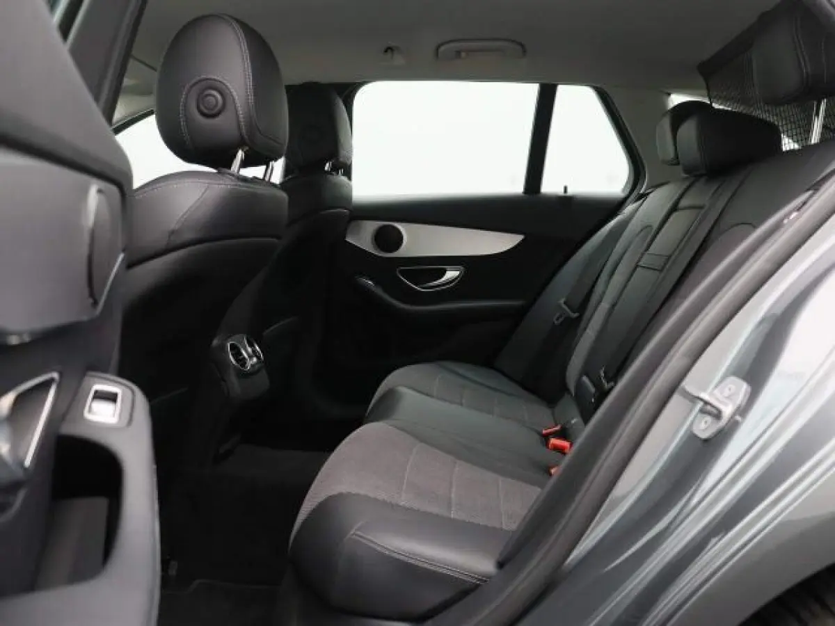 180 Premium | LED | Trekhaak | Camera | Apple CarPlay/Android Auto | Stoelverwarming | Dodehoekdetectie | Dealeronderhouden