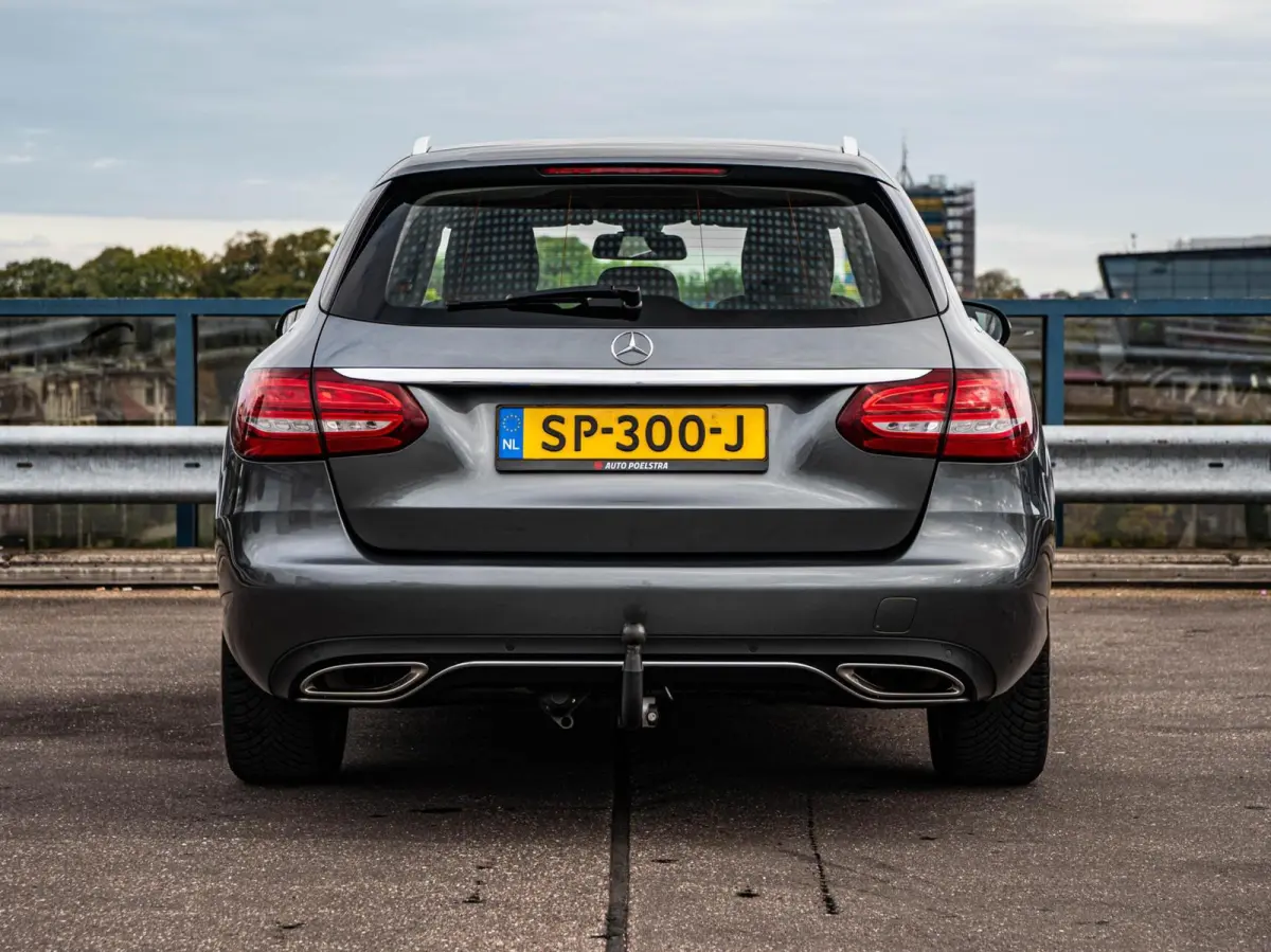 180 Premium | LED | Trekhaak | Camera | Apple CarPlay/Android Auto | Stoelverwarming | Dodehoekdetectie | Dealeronderhouden
