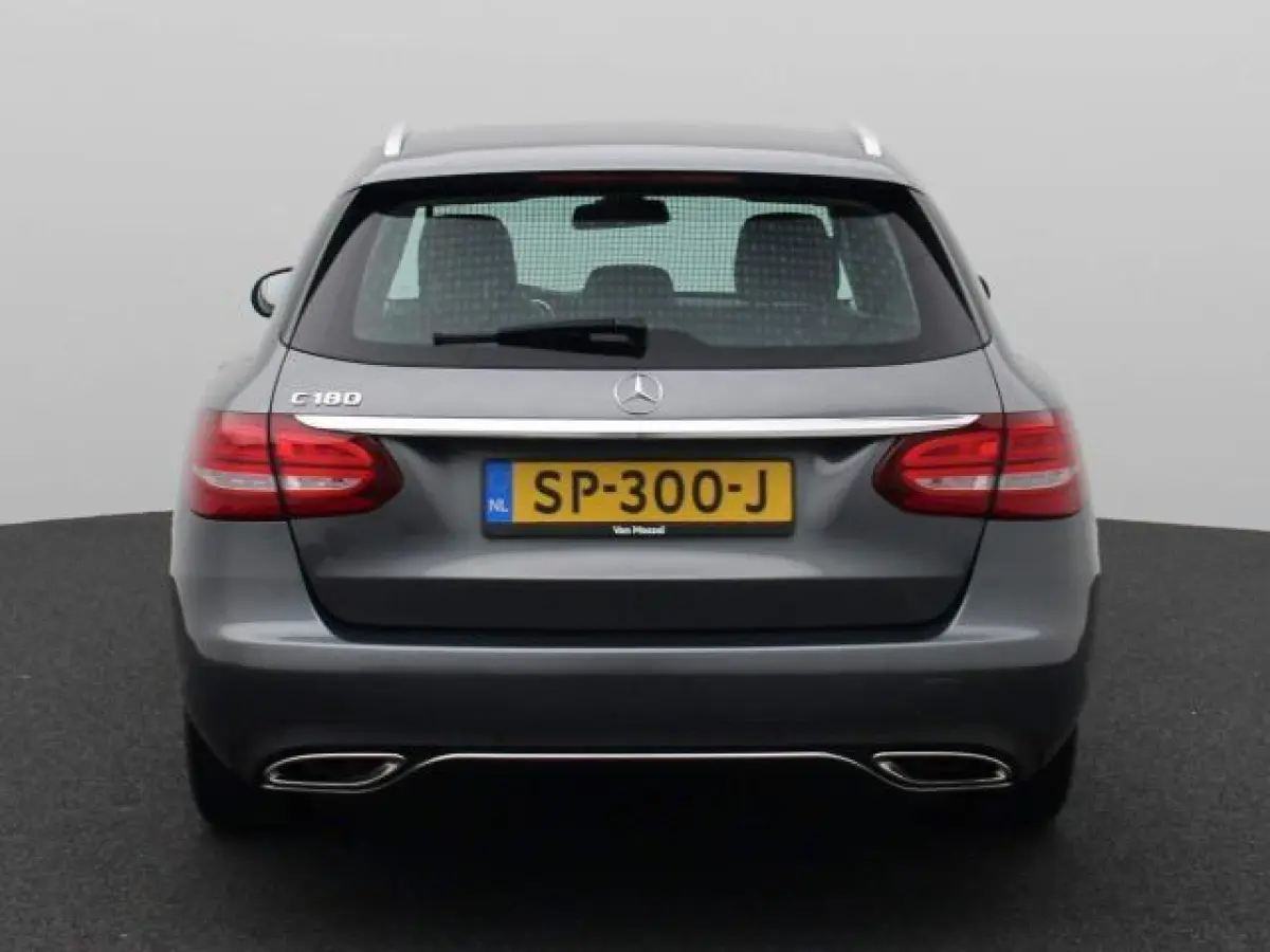 180 Premium | LED | Trekhaak | Camera | Apple CarPlay/Android Auto | Stoelverwarming | Dodehoekdetectie | Dealeronderhouden
