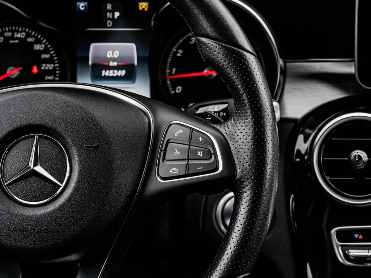 180 Premium | LED | Trekhaak | Camera | Apple CarPlay/Android Auto | Stoelverwarming | Dodehoekdetectie | Dealeronderhouden