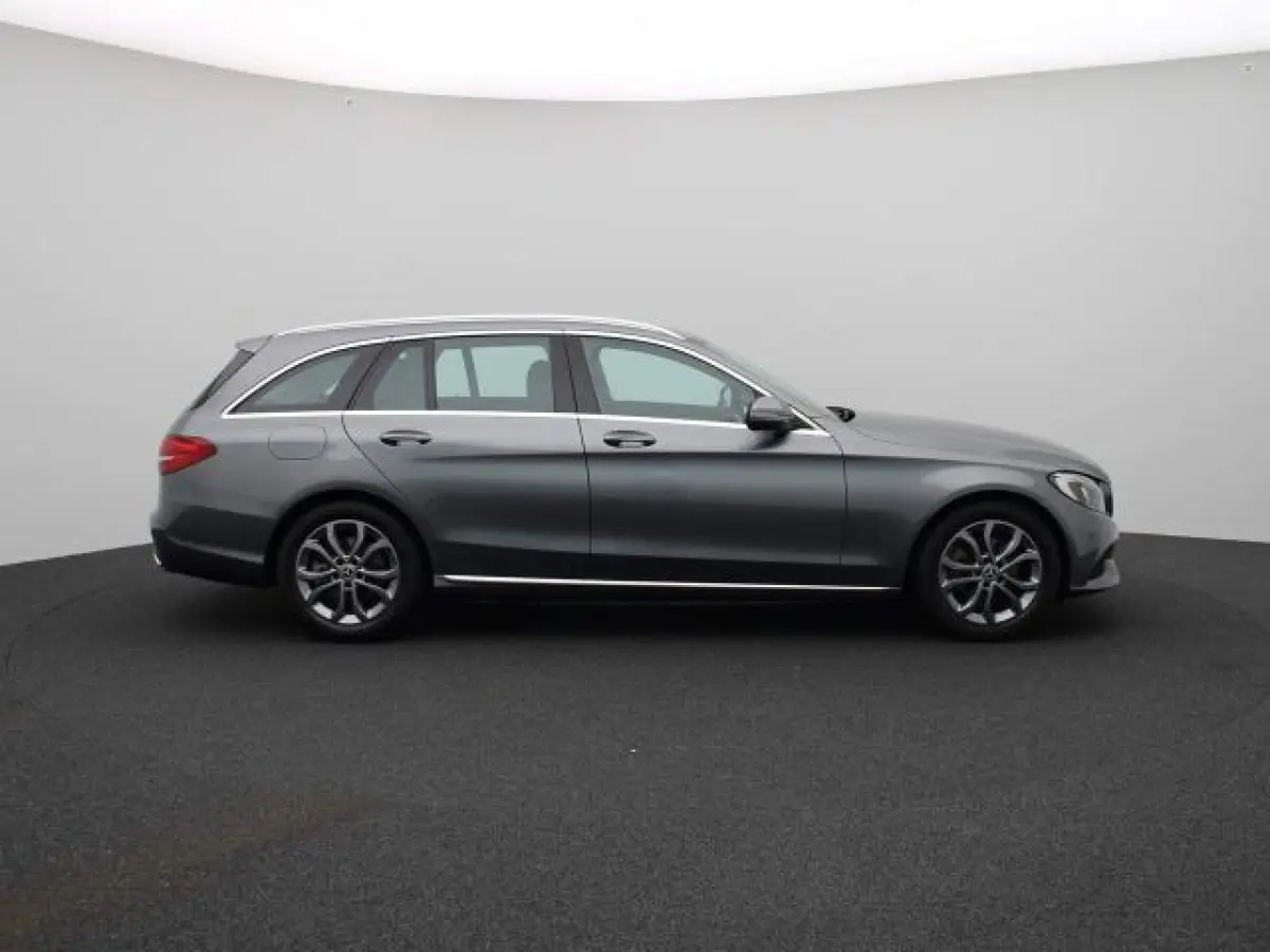 180 Premium | LED | Trekhaak | Camera | Apple CarPlay/Android Auto | Stoelverwarming | Dodehoekdetectie | Dealeronderhouden