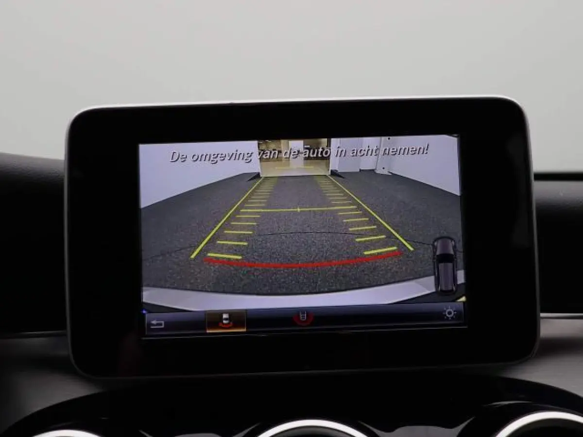 180 Premium | LED | Trekhaak | Camera | Apple CarPlay/Android Auto | Stoelverwarming | Dodehoekdetectie | Dealeronderhouden