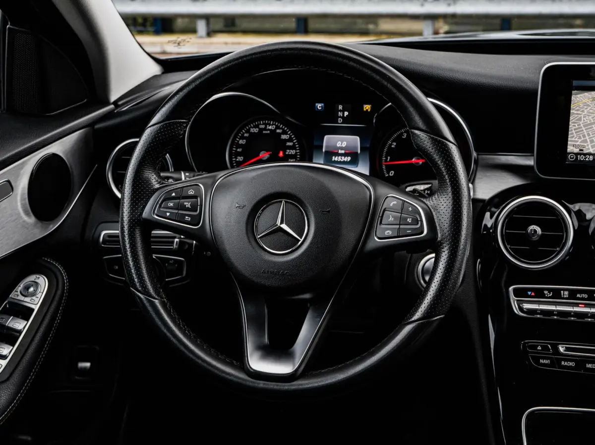 180 Premium | LED | Trekhaak | Camera | Apple CarPlay/Android Auto | Stoelverwarming | Dodehoekdetectie | Dealeronderhouden