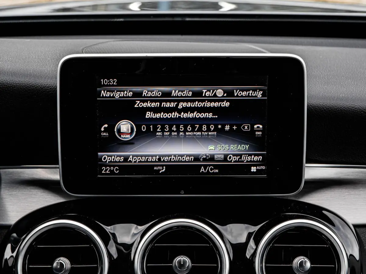 180 Premium | LED | Trekhaak | Camera | Apple CarPlay/Android Auto | Stoelverwarming | Dodehoekdetectie | Dealeronderhouden