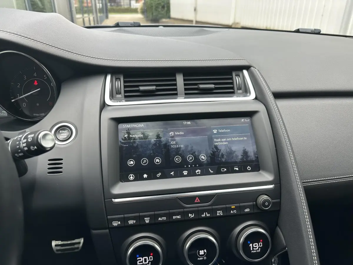 2.0 P200 AWD R-Dynamic HSE | Adapt.Cruise/Camera/Navi/Pano/20"/Ruit&Stoelverw.