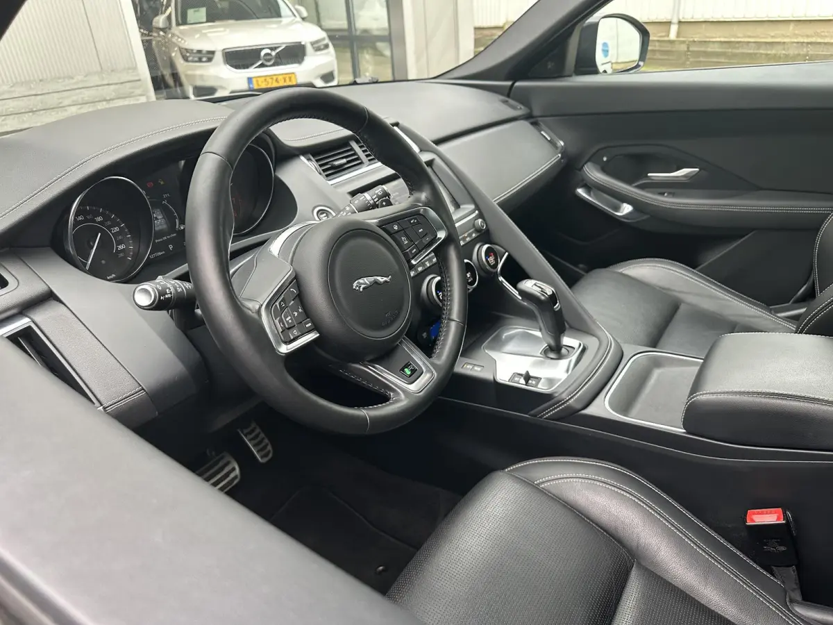 2.0 P200 AWD R-Dynamic HSE | Adapt.Cruise/Camera/Navi/Pano/20"/Ruit&Stoelverw.